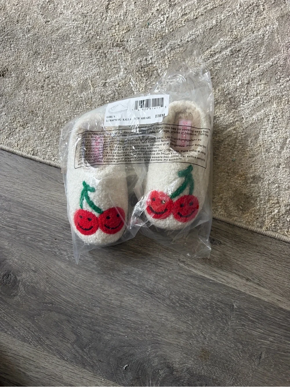 Cream Cherry Wool/Shearling slippers for toddlers. Size 11.